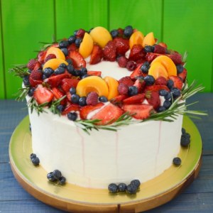 ОНЛАЙН - Украшение торта ягодами и цветами